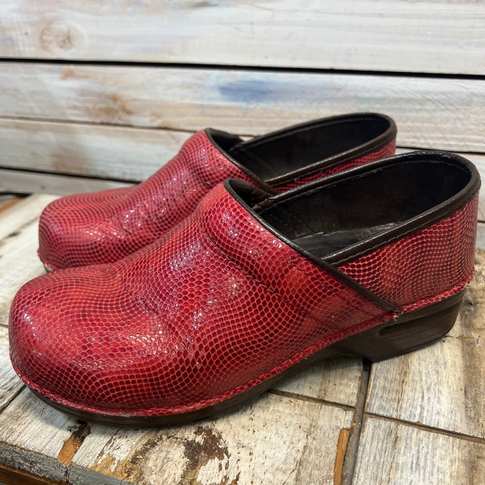 Dansko Red Snakeskin Leather XP Clogs Professional Comfort Shoes Size 40